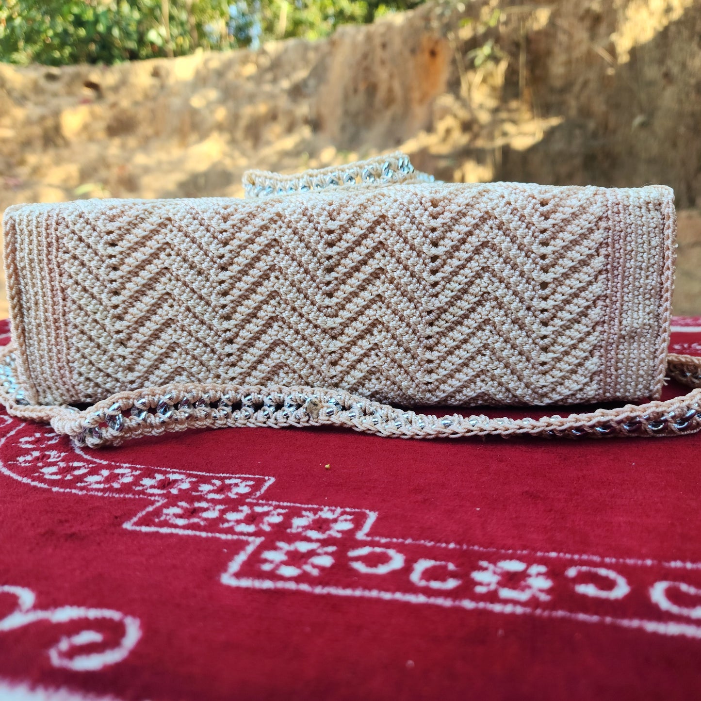 Cream in Chain frame