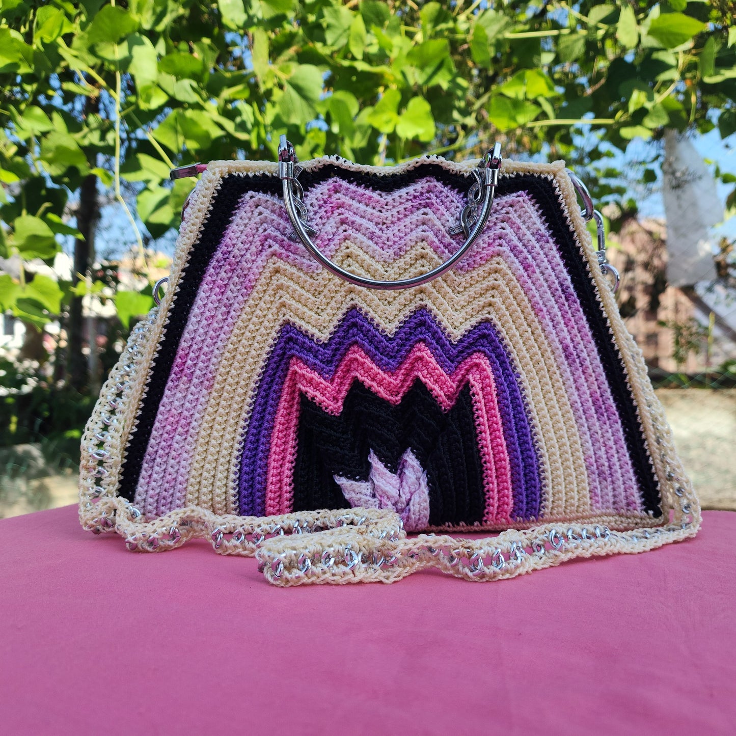 Multiple Colour in Trapezium