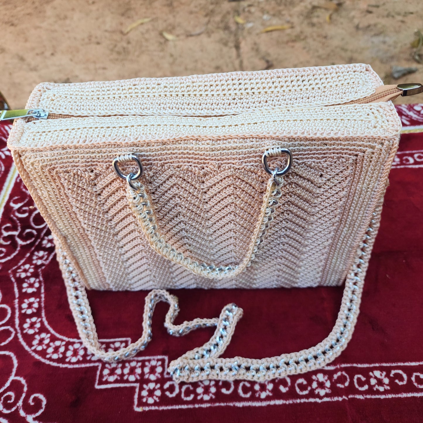 Cream in Chain frame