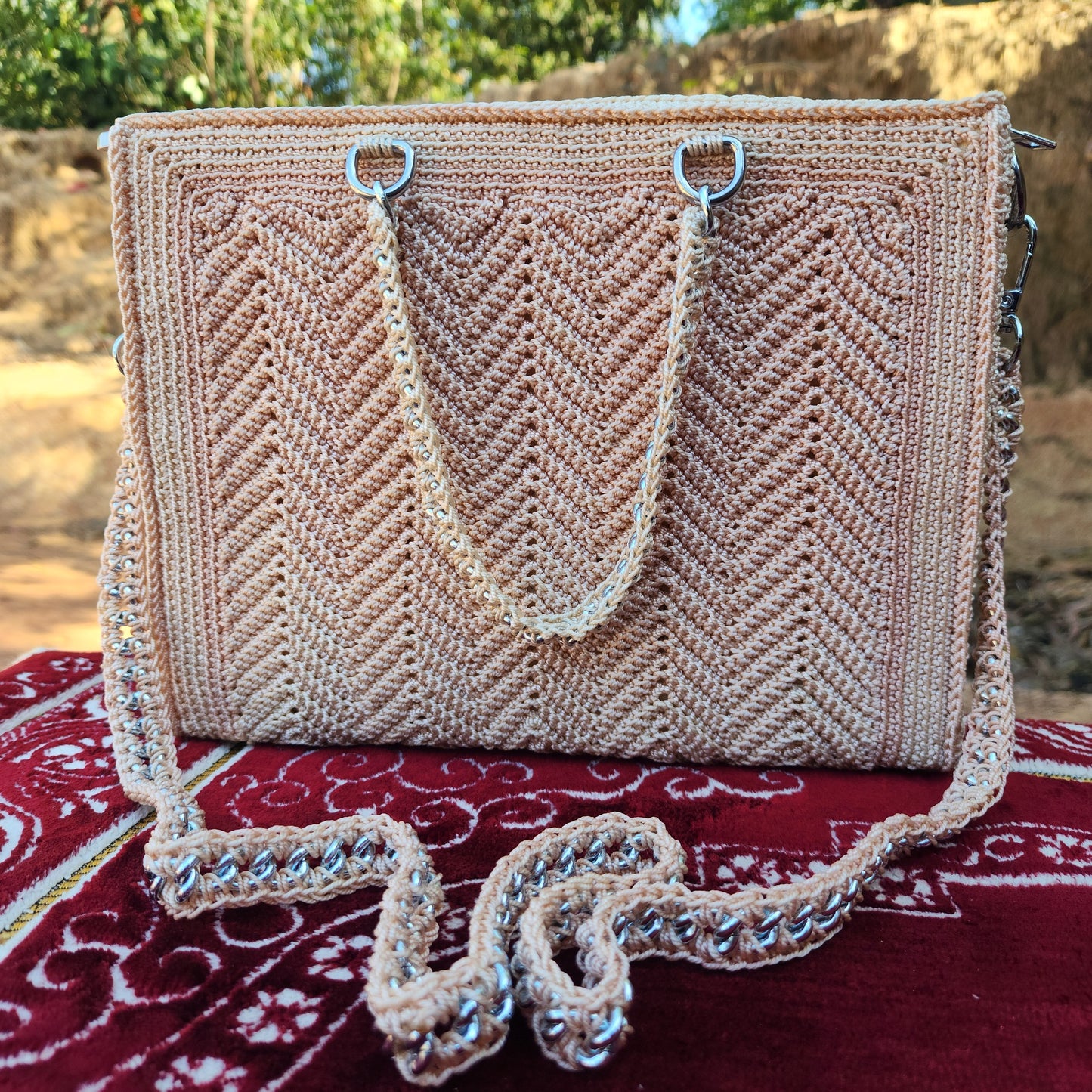 Cream in Chain frame