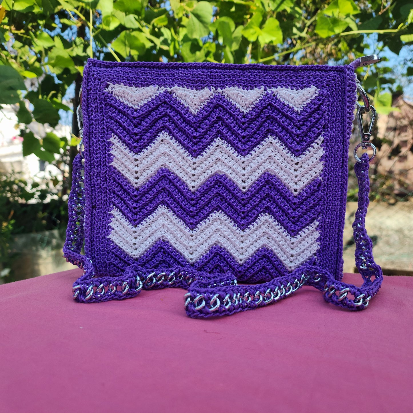 White with Purple in No frame