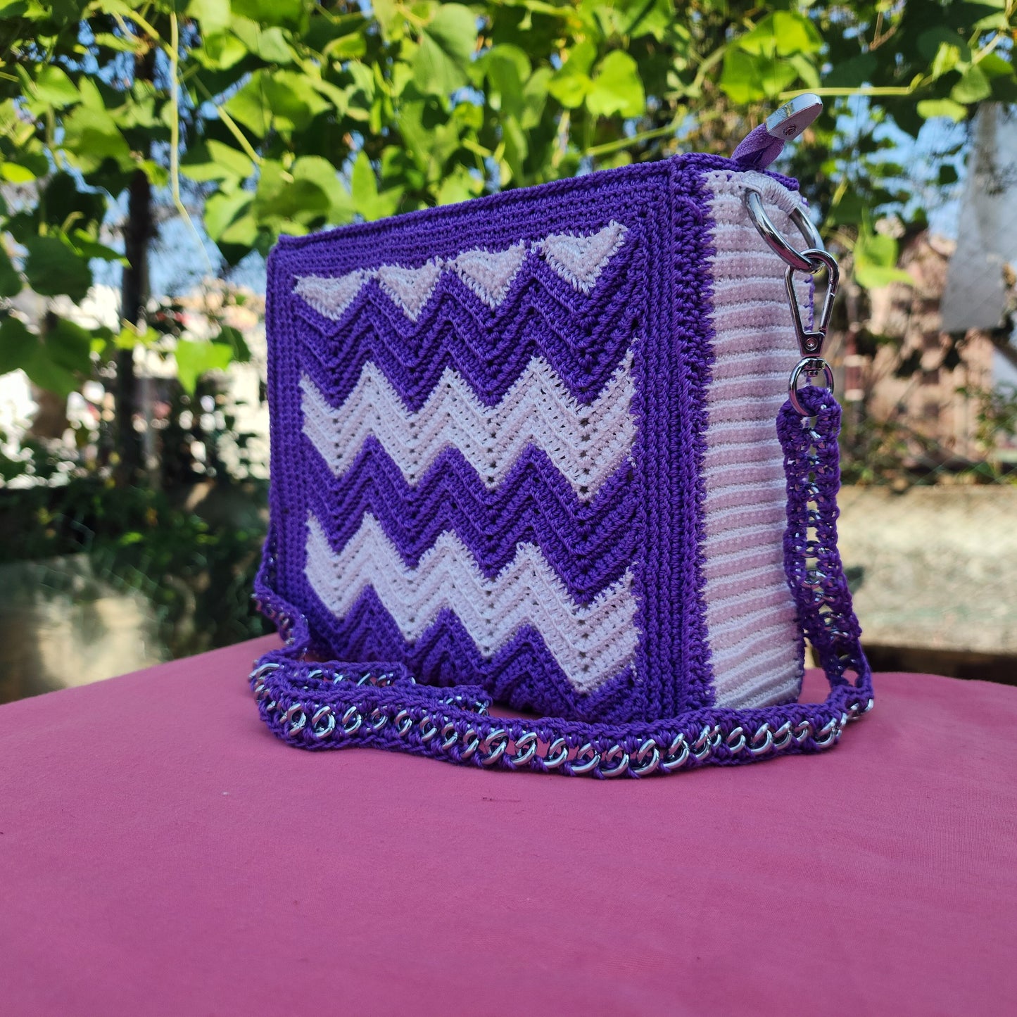 White with Purple in No frame