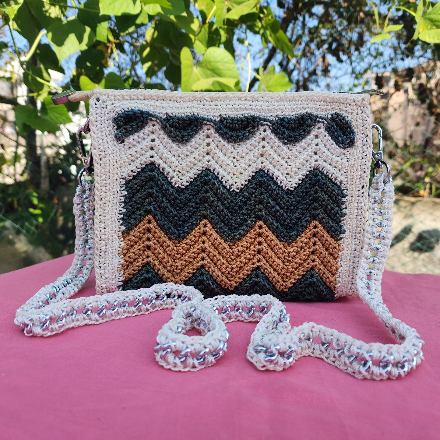 3 Colour combo in no Frame