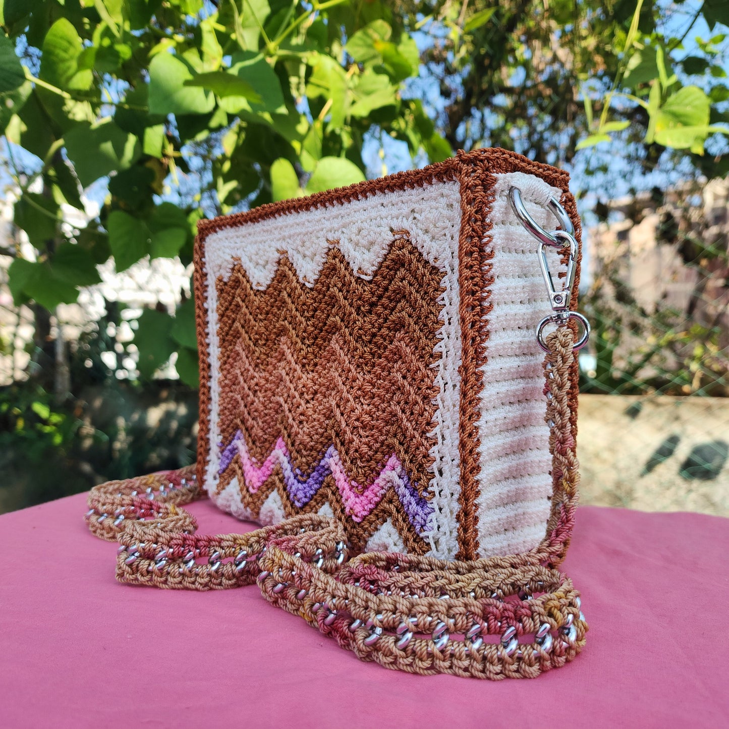 Random Colour in no Frame 3