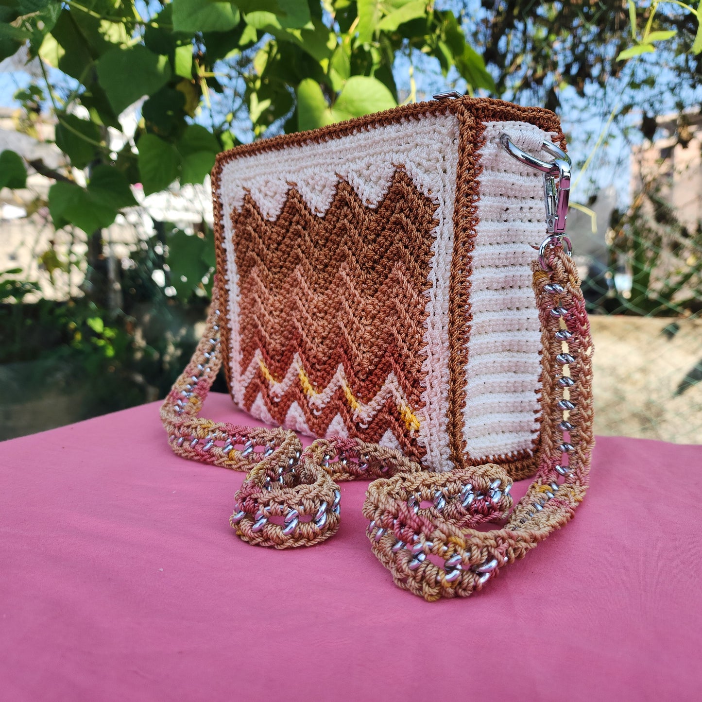 Random Colour in No frame 4